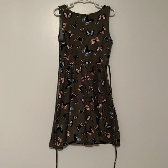 Girls dress with butterflies - Picture 4 of 5